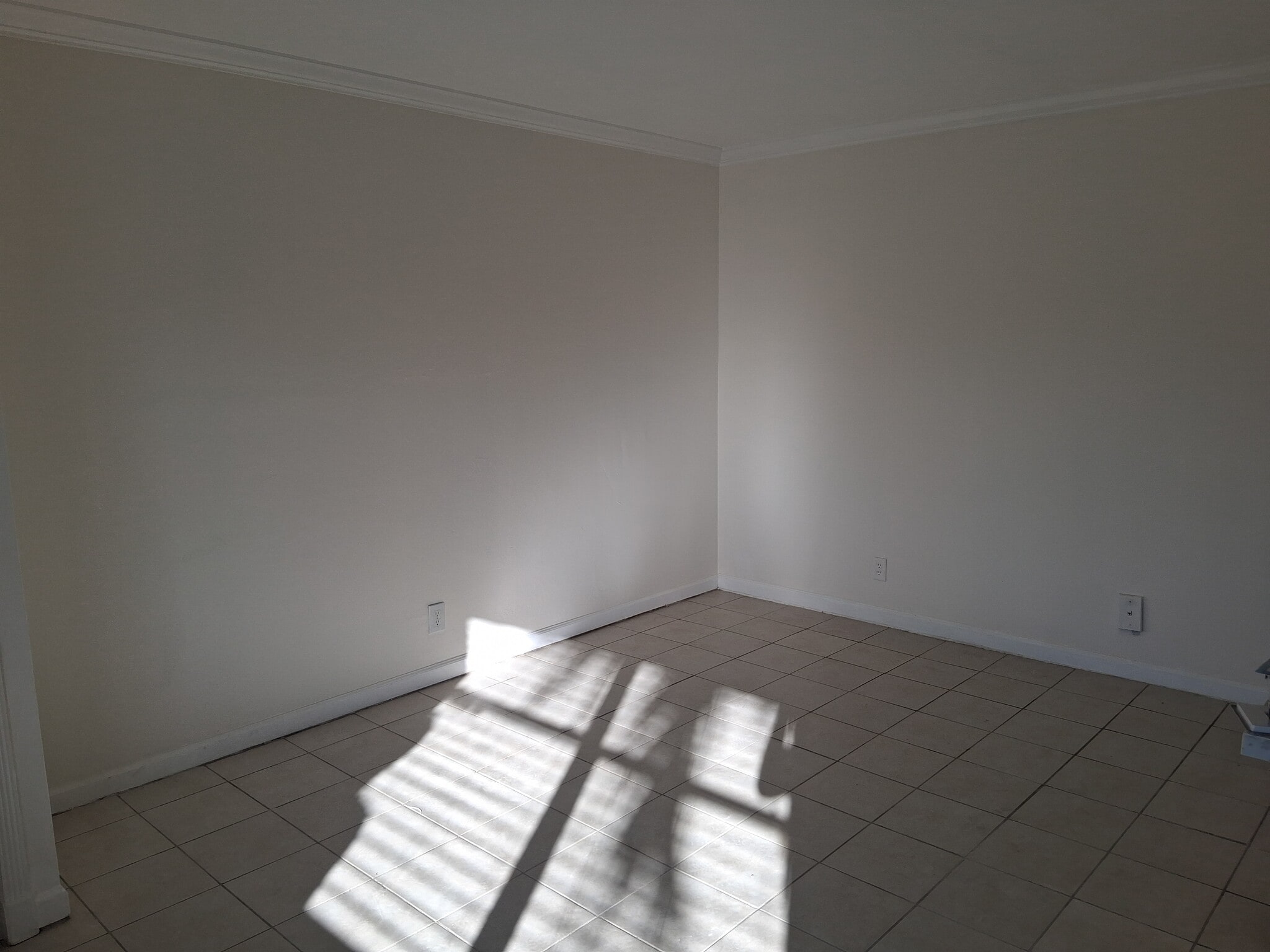 Building Photo - 1100 NE 9th Ave