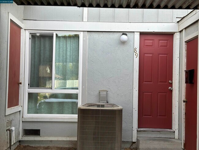 Building Photo - 89 Villa Cir