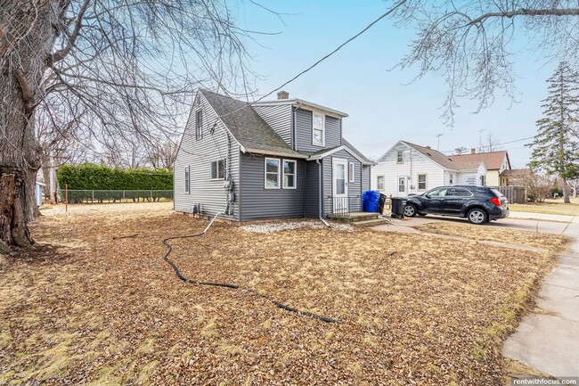 Building Photo - 313 E Murray Ave