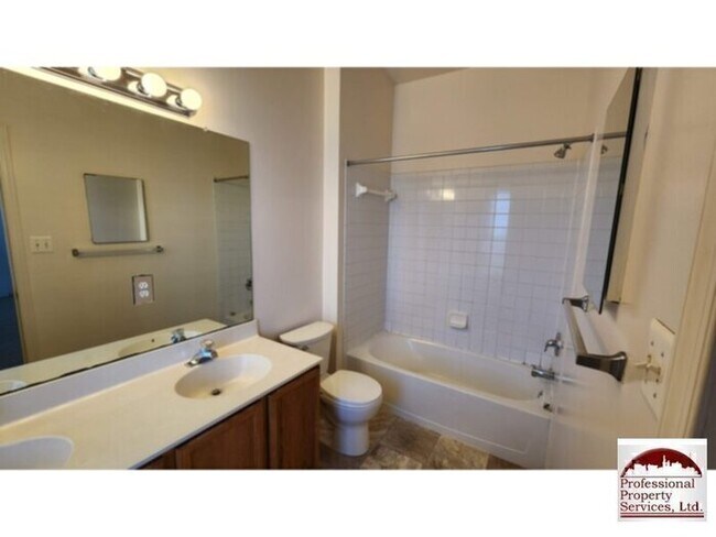Building Photo - Beautiful 3 Level Townhouse In The Heart Of Frederick!