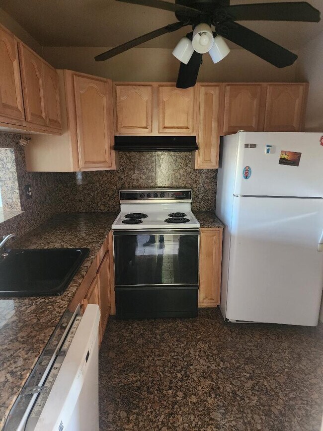 Building Photo - 5031 W Oakland Park Blvd