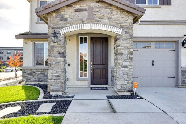 Building Photo - 2606 Petal Way