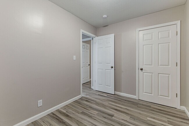 Building Photo - 1603 Kings Way