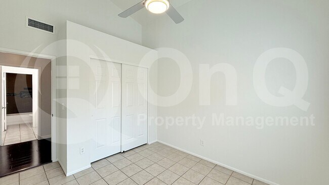 Building Photo - 307 N Red Rock St