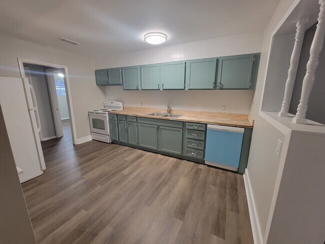 Building Photo - 2610 Demaret Dr