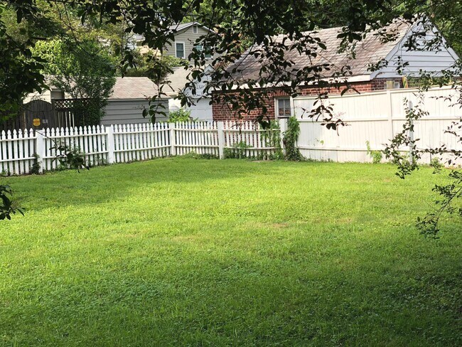 Building Photo - 4843 Butterworth Pl NW
