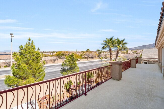 Building Photo - Fully Furnished Luxury Living with Expansive, Move-In Ready Comfort!
