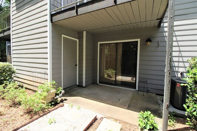 Building Photo - (Coming Soon) 2 Bedroom Condo In South Park!