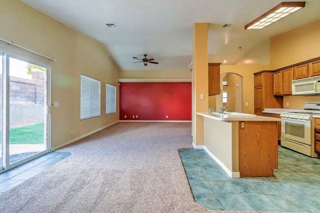 Building Photo - Beautiful Home in Green Valley