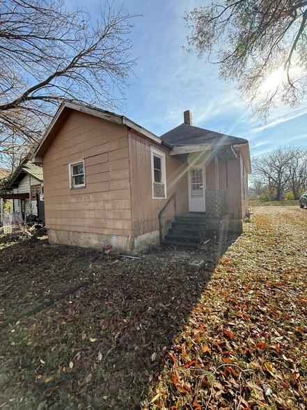 Building Photo - 1286 E Vanderhoof St