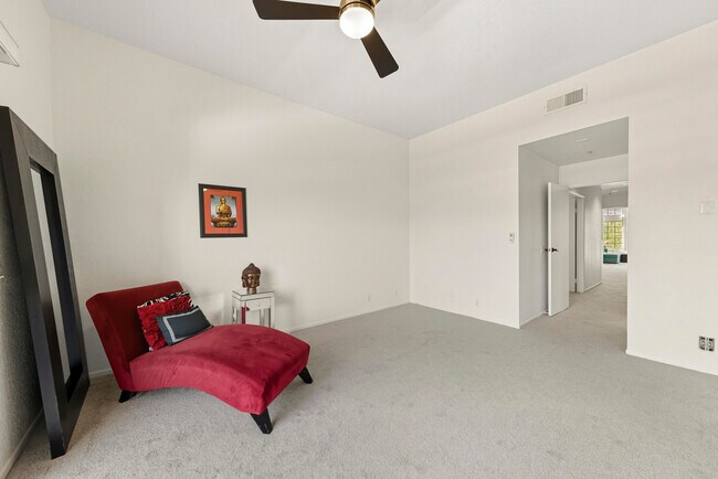 Building Photo - 2601 S Broadmoor Dr