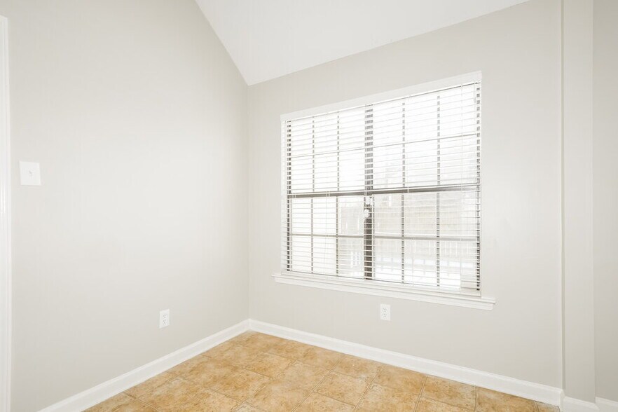 Building Photo - 4005 Eagle Ridge Ln