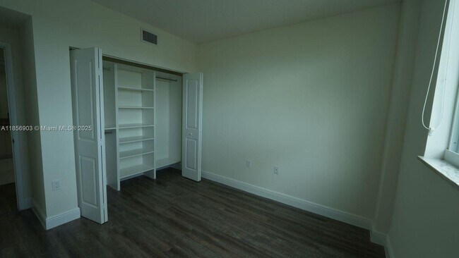 Building Photo - 987 SW 37th Ave