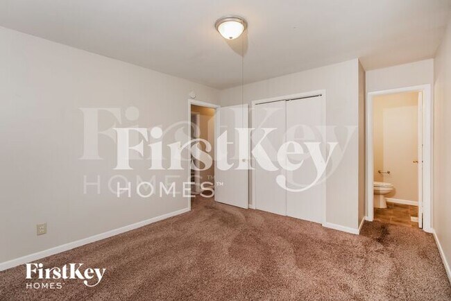 Building Photo - 667 E Edgewood Ave