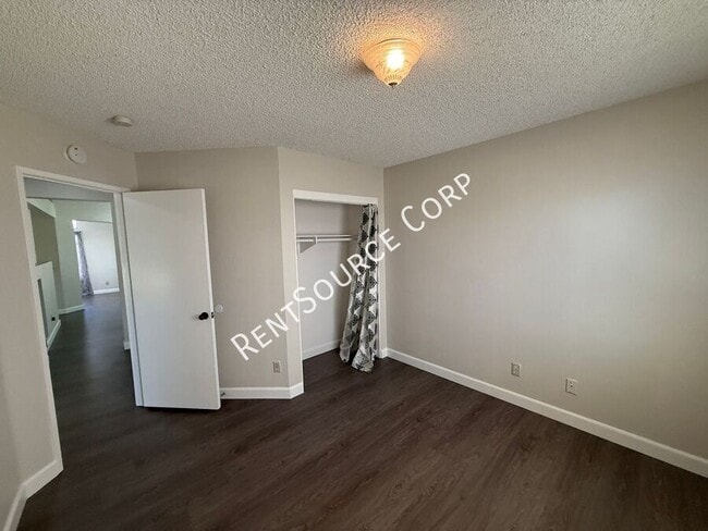 Building Photo - 44249 Halcom Ave