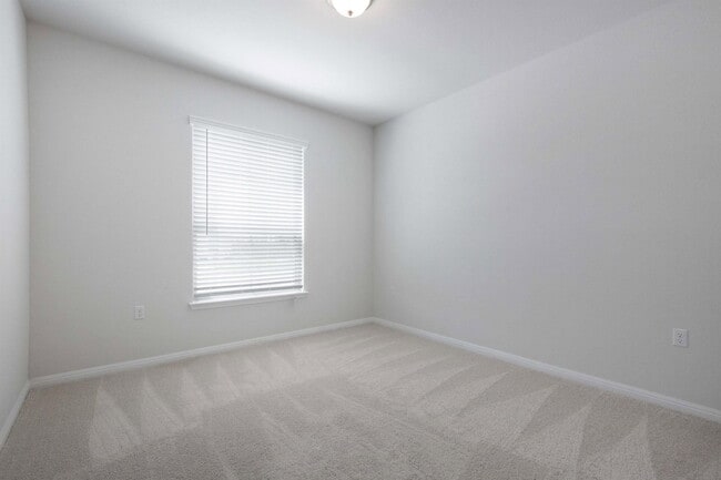 Building Photo - 924 Falkland Trace