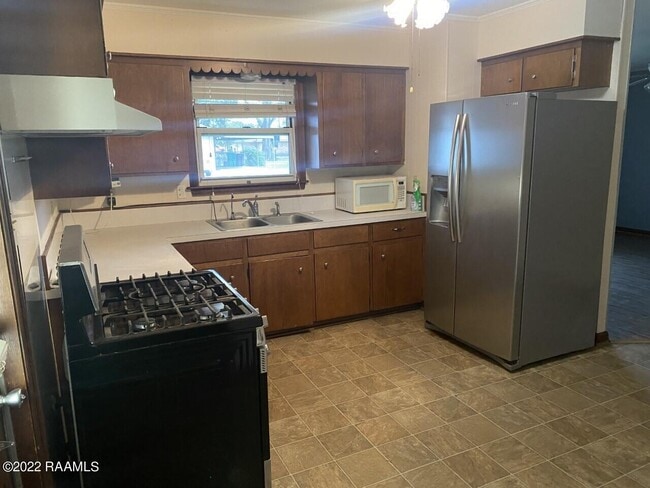 Building Photo - 109 Yvonne St