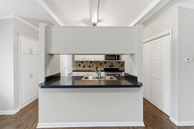 Building Photo - 3017 Casa Dr