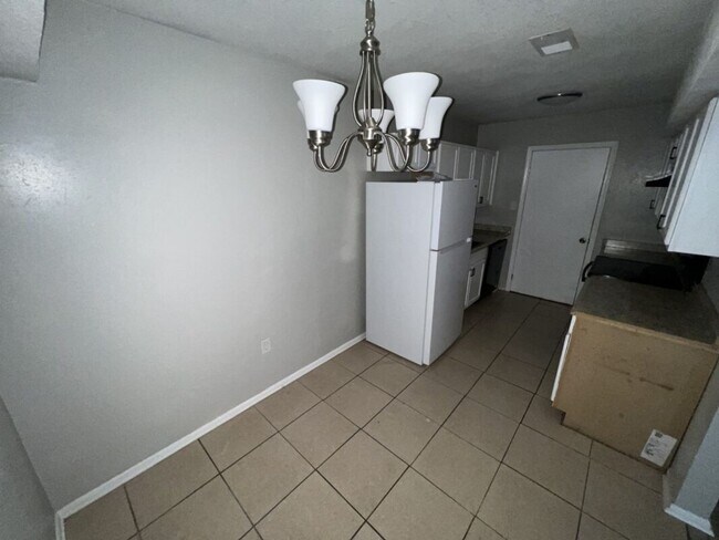 Building Photo - Weston St.