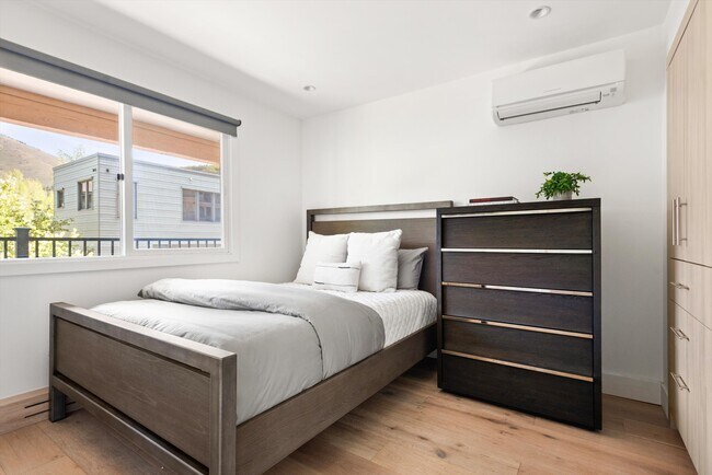 Building Photo - 600 E Main St