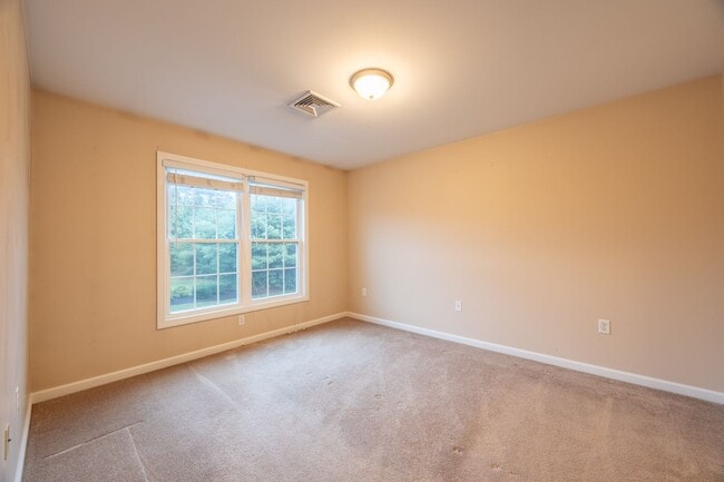 Building Photo - Modern 2 Bedroom Condo with Ensuite Baths ...
