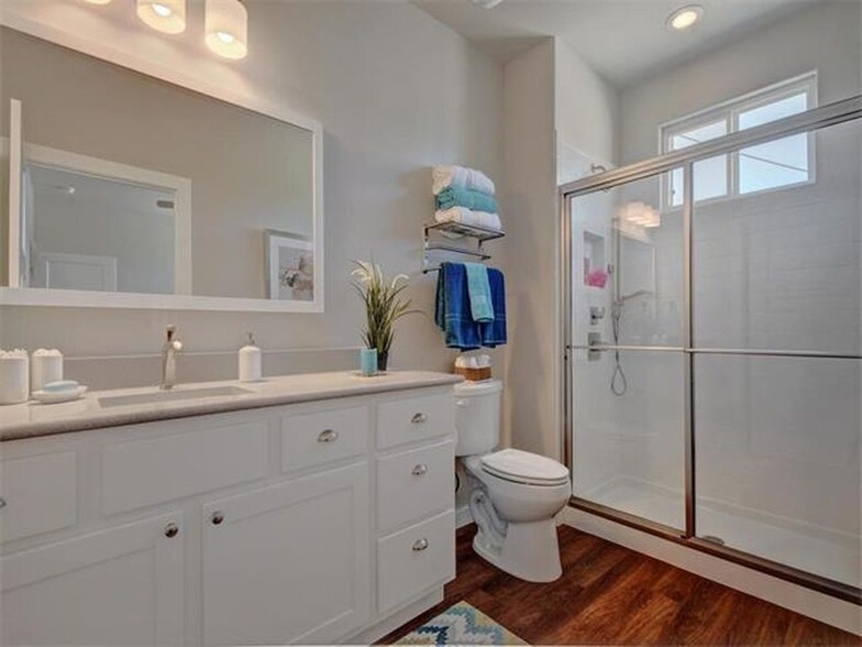 Master bath with walk-in shower - 280A Rose Dr