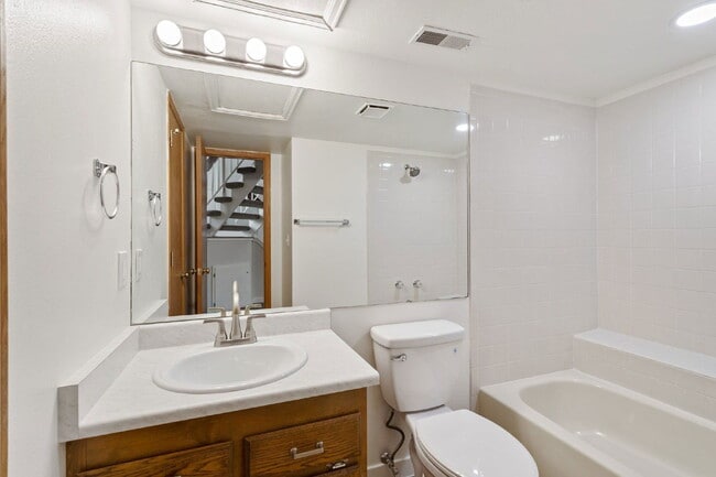 Building Photo - 4335 Conquista Dr