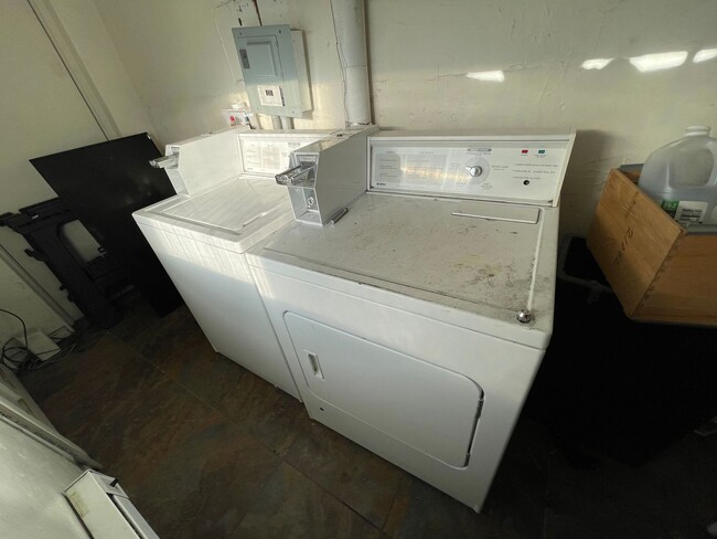 Building Photo - Cozy 1 bed/1 bath upstairs near the heart ...