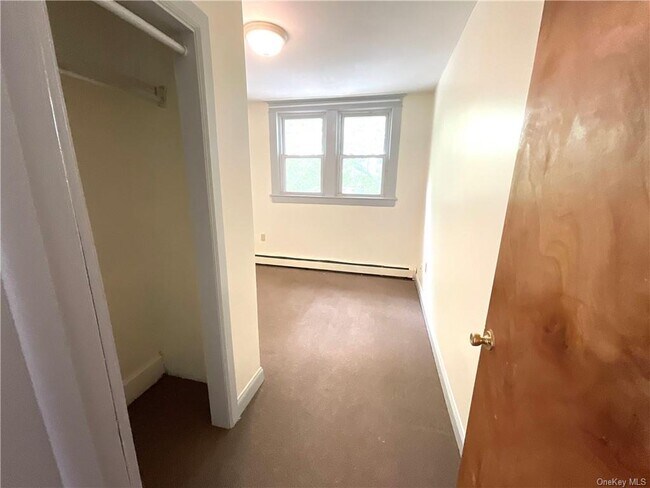 Building Photo - 371 Church St