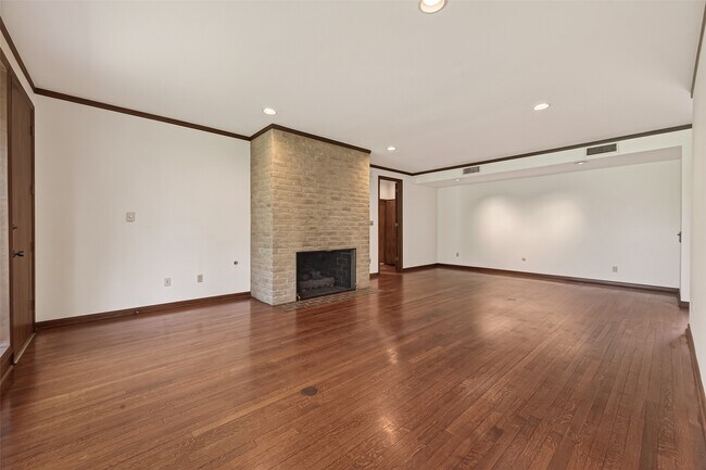 Building Photo - 10614 Fairlane Dr