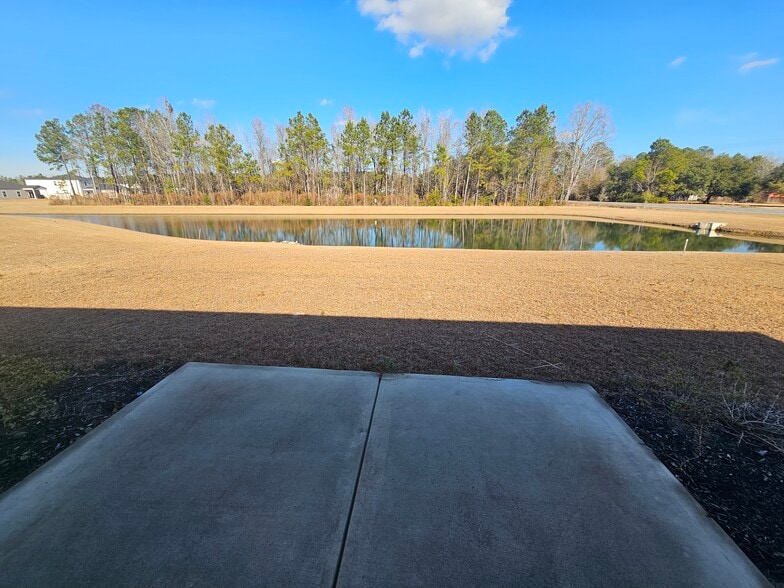 Building Photo - 108 Saddle St