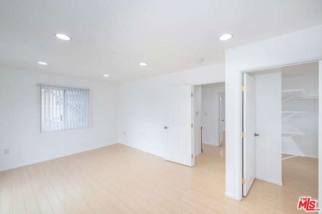 Building Photo - 339 Newland St