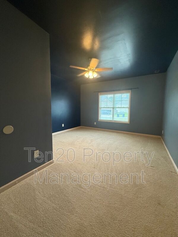 Building Photo - 25 Red Maple St