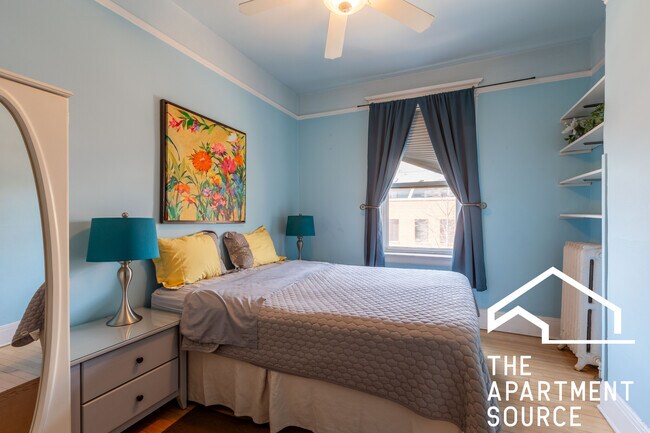 Building Photo - 825 W Diversey Pky