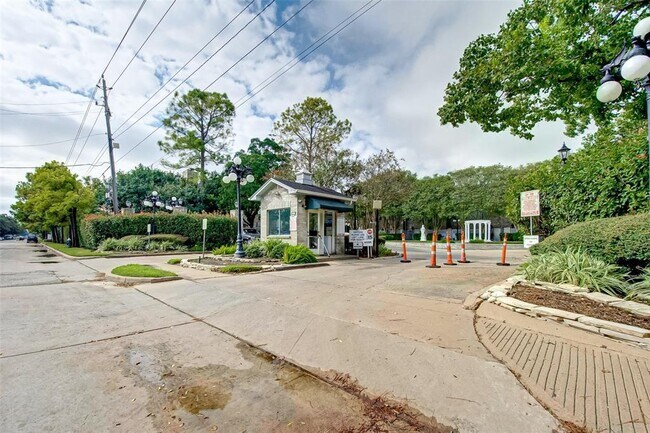 Building Photo - 6000 Reims Rd