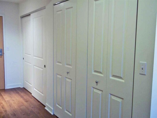 Building Photo - 111 N Ashley St