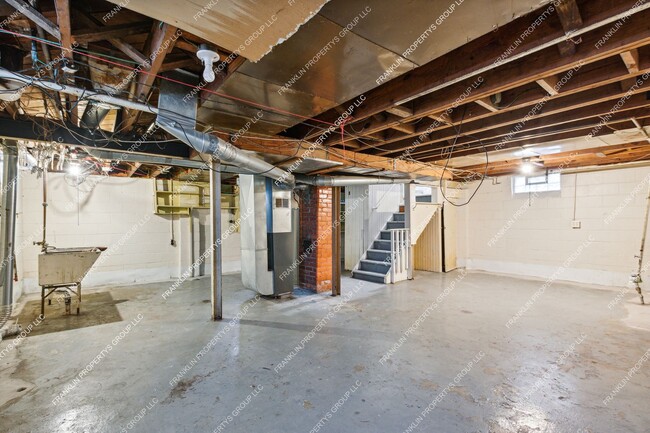 Building Photo - Newly Renovated 2-Bedroom Rental in Detroi...