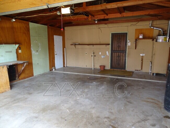 Building Photo - 4829 S Lawton Ave