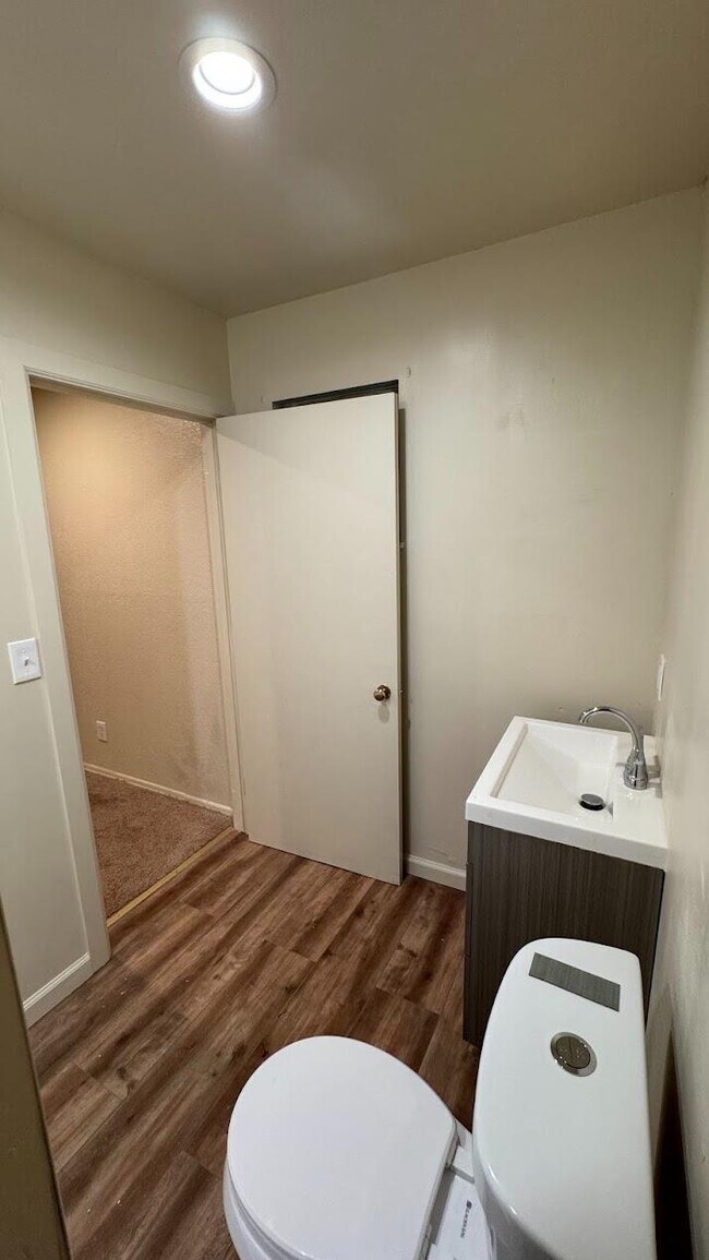 Building Photo - 493 N Alta Ave