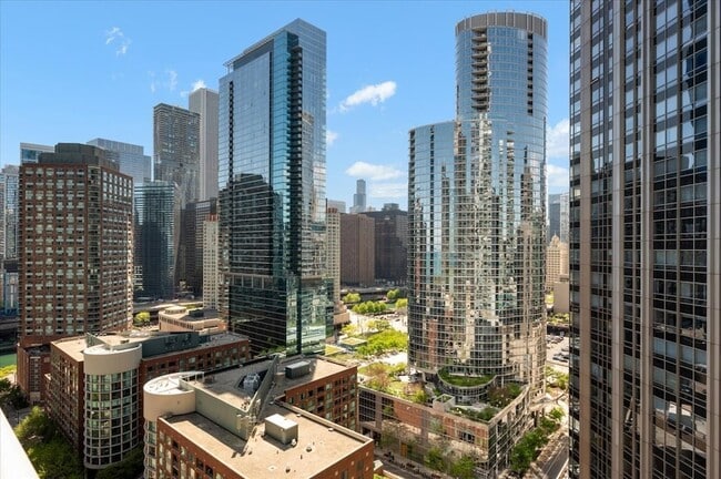 Building Photo - 505 N McClurg Ct