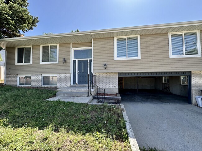 Primary Photo - 9967 Electra Ln