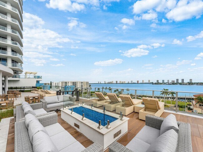 Building Photo - 220 Lake Shore Dr