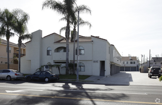 Primary Photo - Buena Palms Apartments