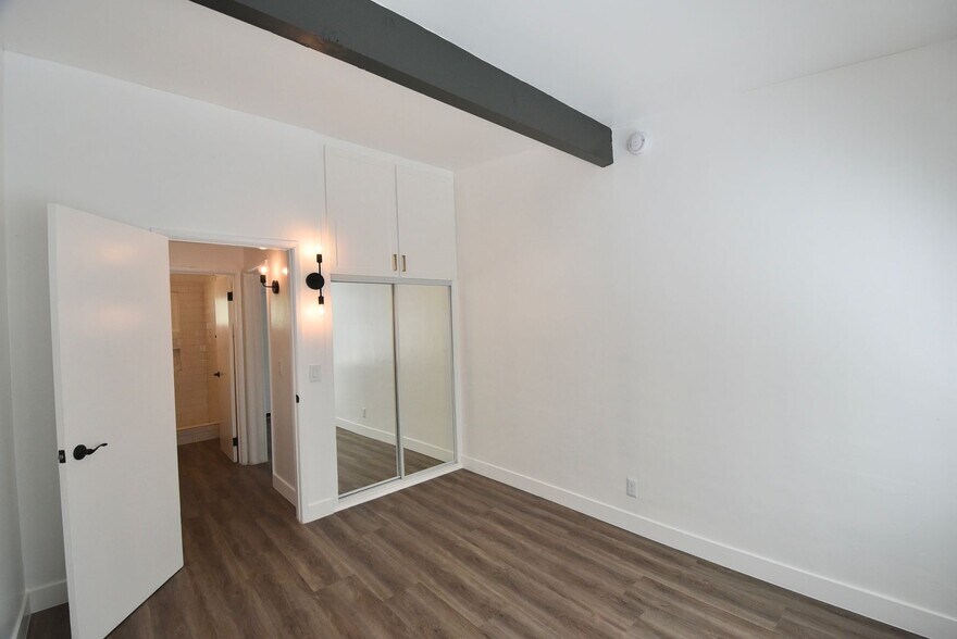Building Photo - 6417 Whitsett Ave