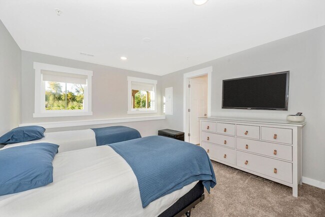 Building Photo - The Enclave At Gambrill View