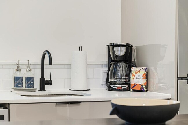 Building Photo - 3031 NE 4th Ave