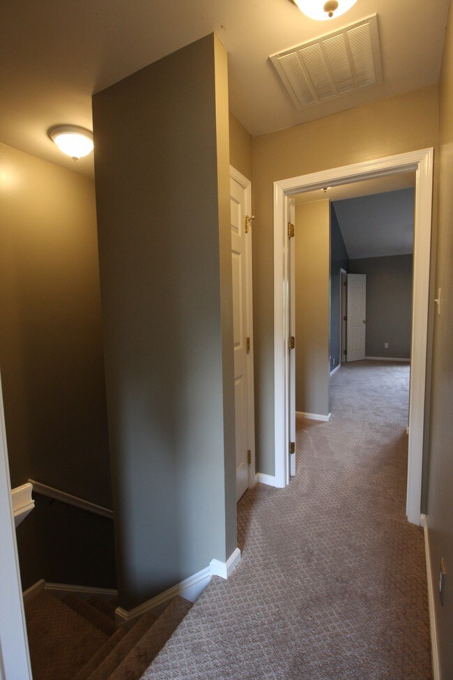 3rd floor landing - 21504 Welby Terrace