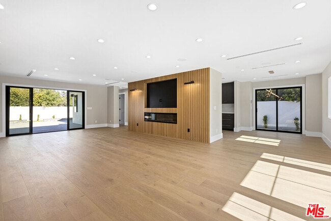 Building Photo - 5000 Noeline Ave