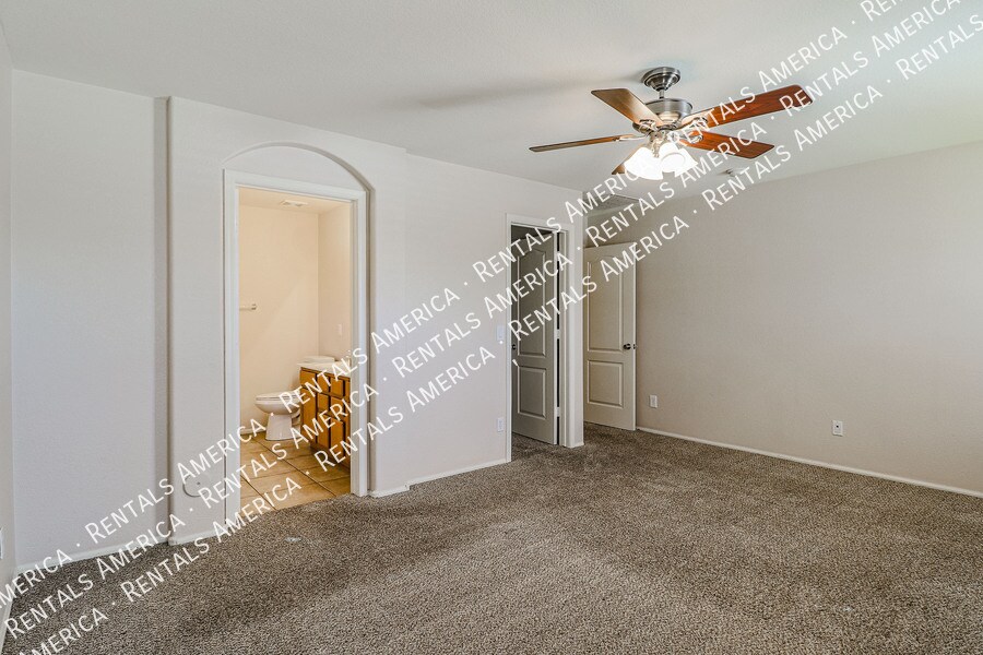 Building Photo - 16070 W Kendall St