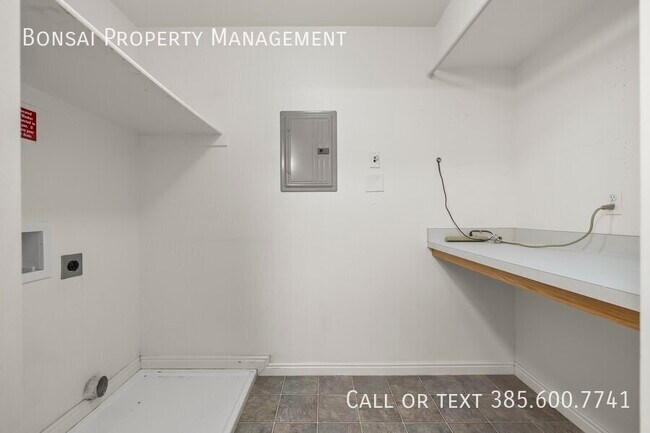 Building Photo - 8096 N Ridge Loop E